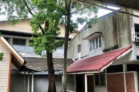 5 Bedroom House for sale in Khlong Tan Nuea, Bangkok