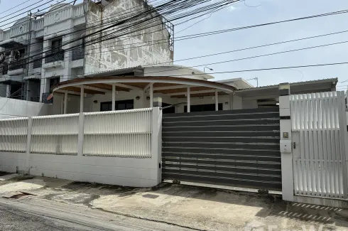 2 Bedroom House for sale in Chuan Chuen Pracha Chuen 30, Wong Sawang, Bangkok