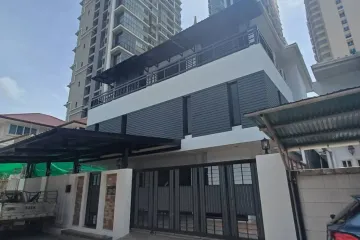 6 Bedroom House for rent in Khlong Tan, Bangkok near BTS Phrom Phong