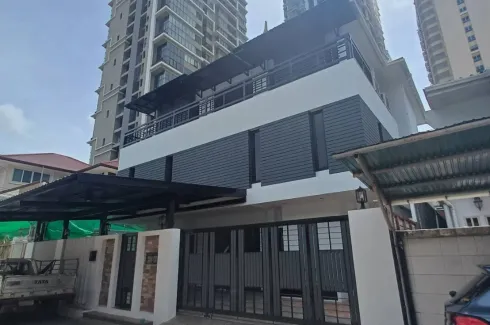 6 Bedroom House for rent in Khlong Tan, Bangkok near BTS Phrom Phong