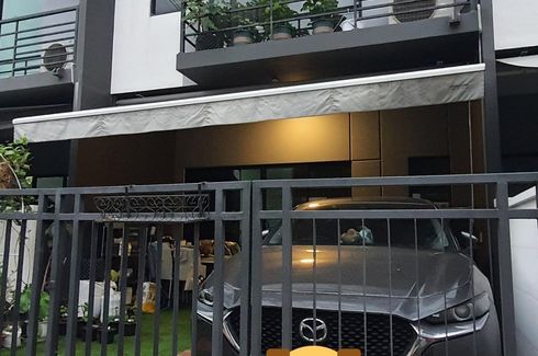 3 Bedroom Townhouse for sale in Baan Klang Muang Ratchaphruek-Rattanathibet, Bang Rak Yai, Nonthaburi near MRT Bang Rak Yai