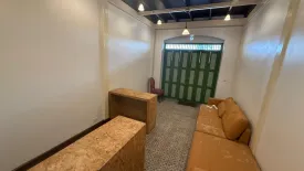 2 Bedroom Commercial for rent in Chakkrawat, Bangkok near MRT Wat Mangkon
