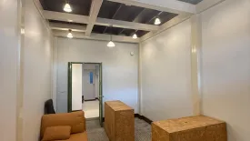 2 Bedroom Commercial for rent in Chakkrawat, Bangkok near MRT Wat Mangkon