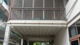 4 Bedroom House for rent in Si Phraya, Bangkok near MRT Sam Yan