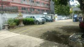 4 Bedroom House for rent in Si Phraya, Bangkok near MRT Sam Yan