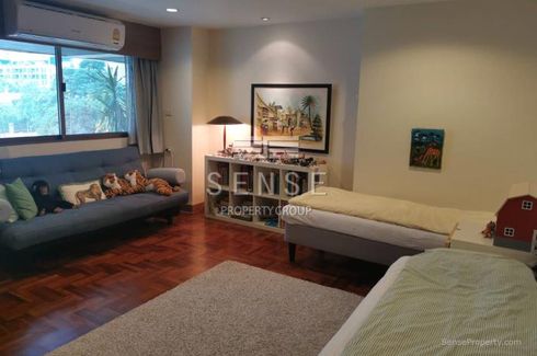 4 Bedroom Condo for rent in Charan Mansion, Khlong Toei Nuea, Bangkok near MRT Sukhumvit