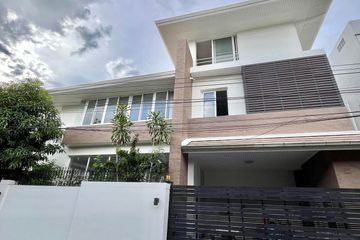 5 Bedroom House for rent in Huai Khwang, Bangkok