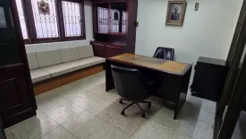 2 Bedroom Commercial for rent in Chakkrawat, Bangkok near MRT Sam Yot
