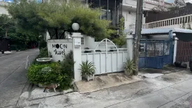 2 Bedroom Townhouse for sale in Din Daeng, Bangkok