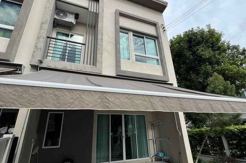 3 Bedroom Townhouse for rent in Baan Klang Mueng Suanluang, Dokmai, Bangkok