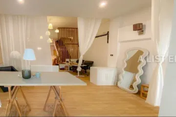 5 Bedroom House for rent in Khlong Tan Nuea, Bangkok