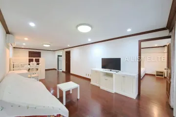 1 Bedroom Condo for sale in Acadamia Grand Tower, Khlong Tan Nuea, Bangkok near BTS Phrom Phong