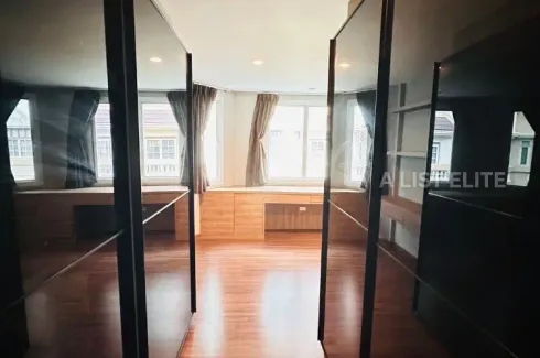 3 Bedroom House for rent in Taweewattana Villa, Chong Nonsi, Bangkok