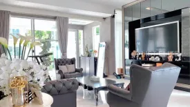 3 Bedroom House for rent in Chan Kasem, Bangkok near MRT Lat Phrao