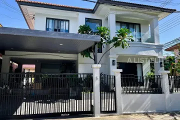 3 Bedroom House for sale in Bang Chak, Bangkok