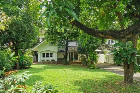 3 Bedroom House for rent in Phra Khanong, Bangkok near BTS Phra Khanong