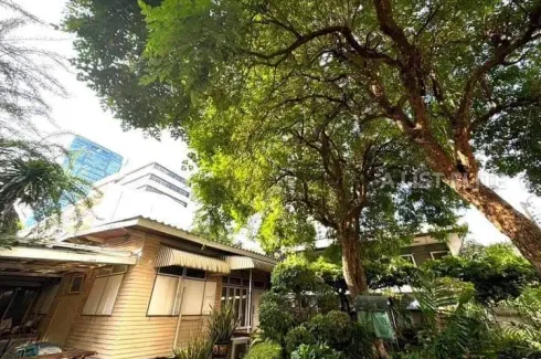 1 Bedroom House for rent in Khlong Tan Nuea, Bangkok