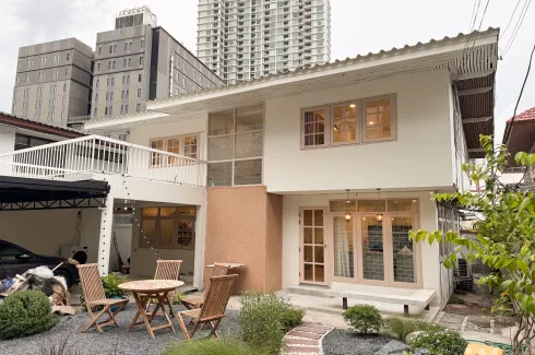 4 Bedroom House for rent in Huai Khwang, Bangkok near MRT Huai Khwang