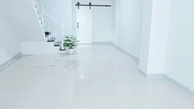 3 Bedroom Townhouse for sale in Natthakan 3,5, Khlong Thanon, Bangkok