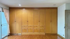 5 Bedroom Townhouse for rent in Naphalai Village, Bang Na, Bangkok near BTS Bang Na