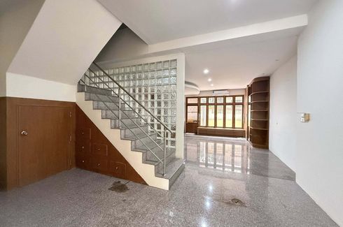 5 Bedroom Townhouse for rent in Naphalai Village, Bang Na, Bangkok near BTS Bang Na