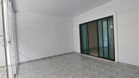 3 Bedroom Townhouse for sale in Talat Krathum Baen, Samut Sakhon