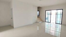 3 Bedroom Townhouse for sale in Talat Krathum Baen, Samut Sakhon