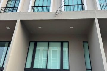 3 Bedroom Townhouse for sale in Lak Song, Bangkok