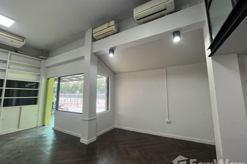 1 Bedroom Commercial for rent in Yan Nawa, Bangkok