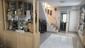 2 Bedroom Townhouse for sale in Bang Kapi, Bangkok near MRT Pradit Manutham