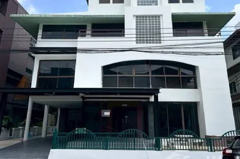 7 Bedroom House for rent in Phlapphla, Bangkok