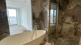 3 Bedroom Condo for sale in Nusa State Tower Condominium, Silom, Bangkok near BTS Surasak