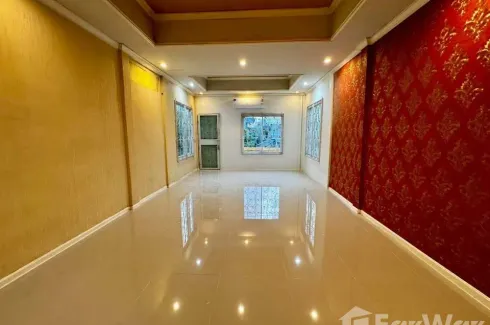 3 Bedroom Townhouse for rent in Bang Khun Si, Bangkok near MRT Fai Chai
