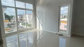 3 Bedroom Townhouse for sale in Baan Lang Suan Phutthamonthon Sai 4-Phetkasem, Krathum Lom, Nakhon Pathom