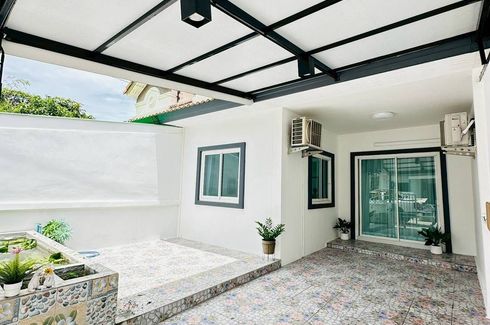 2 Bedroom Townhouse for sale in Na Kluea, Chonburi