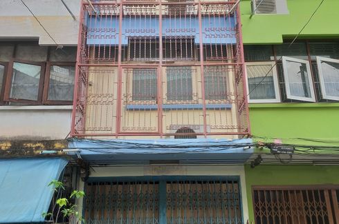 3 Bedroom Townhouse for sale in Bang Phong Pang, Bangkok