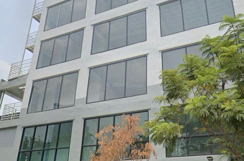 Office for rent in Silom, Bangkok near BTS Chong Nonsi