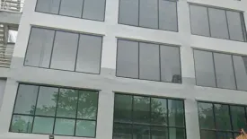 Office for rent in Silom, Bangkok near BTS Chong Nonsi