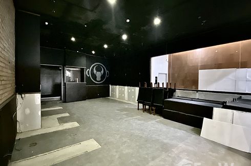 Commercial for rent in Khlong Tan Nuea, Bangkok