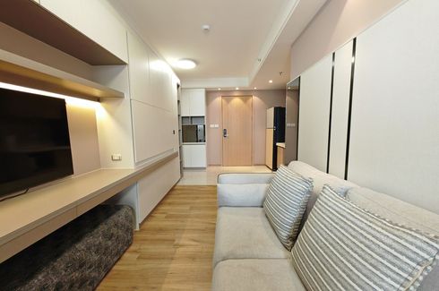 1 Bedroom Condo for rent in Regal Condo Sathorn - Naradhiwas, Thung Maha Mek, Bangkok