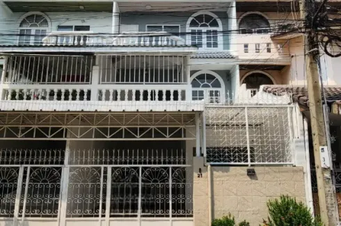 4 Bedroom Townhouse for sale in Bang Bamru, Bangkok near MRT Bang Yi Khan