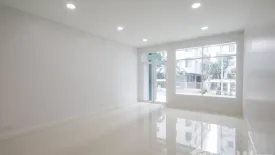 Office for rent in Ratchadakarn, Sam Sen Nok, Bangkok near MRT Ratchadaphisek