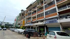 5 Bedroom Townhouse for rent in Wat Phraya Krai, Bangkok