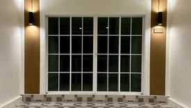 2 Bedroom Townhouse for sale in Imumporn 10, Khlong Maduea, Samut Sakhon