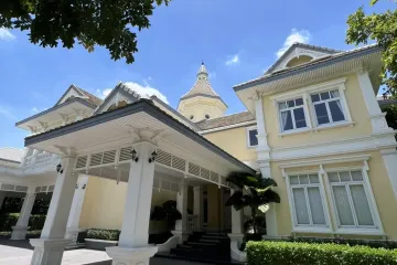 3 Bedroom House for sale in The Royal Residence, Chorakhe Bua, Bangkok