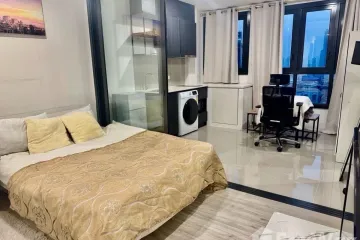 1 Bedroom Condo for rent in XT Huaikhwang, Din Daeng, Bangkok near MRT Huai Khwang