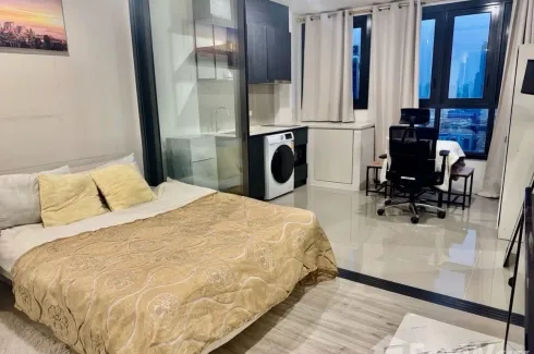 1 Bedroom Condo for rent in XT Huaikhwang, Din Daeng, Bangkok near MRT Huai Khwang