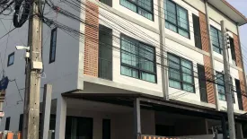 4 Bedroom Townhouse for sale in Bang Chak, Bangkok