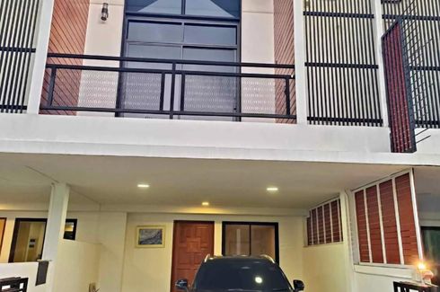 3 Bedroom Townhouse for sale in Si Kan, Bangkok