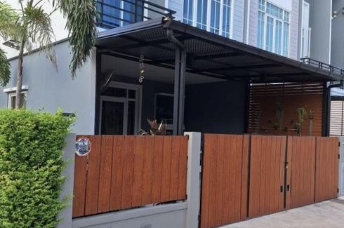 3 Bedroom Townhouse for sale in Gusto Petkasem 69, Nong Khaem, Bangkok